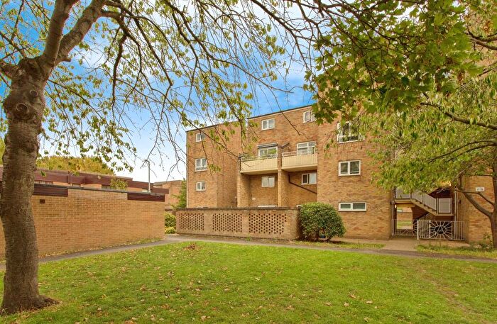 2 Bedroom Apartment For Sale In Albemarle Way, Cambridge, CB4