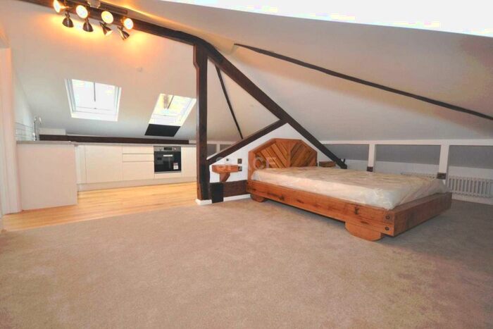 Studio To Rent In Southcote Road, Reading, RG30