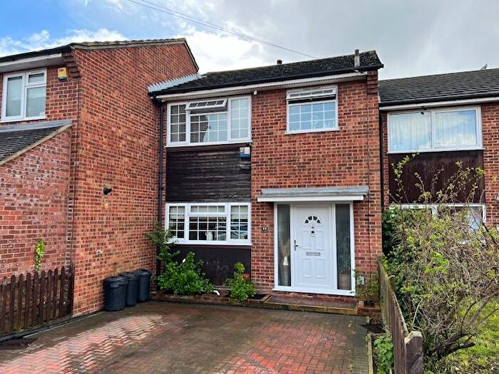 3 Bedroom Terraced House For Sale In New Peachey Lane, Uxbridge, UB8