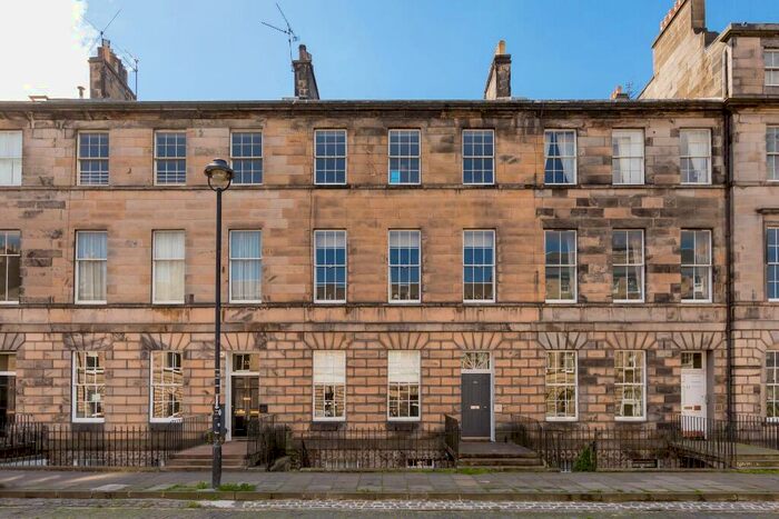 3 Bedroom Flat To Rent In Great King Street, New Town, Edinburgh, EH3