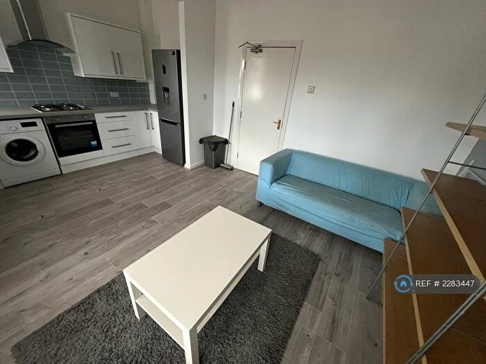 3 Bedroom Flat To Rent In Whitchurch Road, Cardiff, CF14