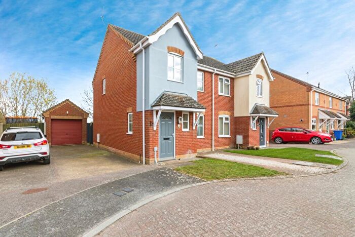 3 Bedroom Semi-Detached House For Sale In Heather Way, Worlingham, Beccles, Suffolk, NR34