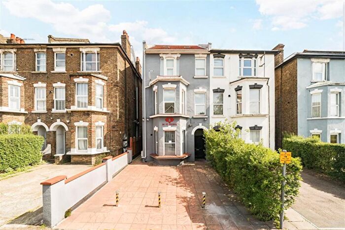 2 Bedroom Flat To Rent In Claremont Road, Cricklewood, NW2