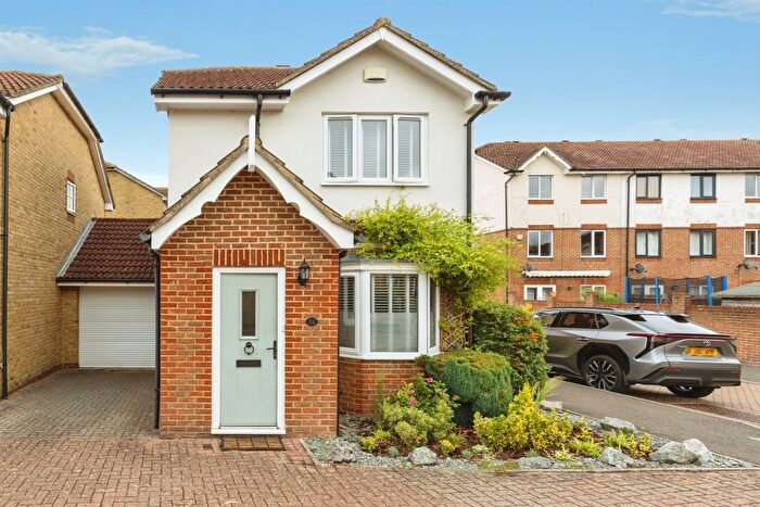3 Bedroom Link Detached House For Sale In Manor House Drive, Kingsnorth, Ashford, TN23