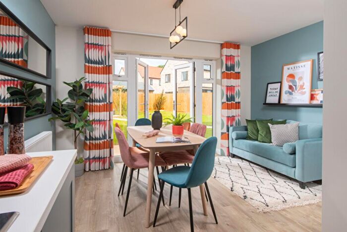 3 Bedroom Semi-Detached House For Sale In Newton Abbot Way, Bourne, Lincolnshire, PE10