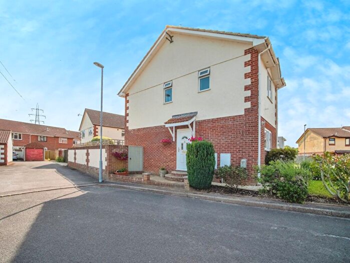 2 Bedroom End Of Terrace House For Sale In Goldcrest Close, Weymouth, DT3