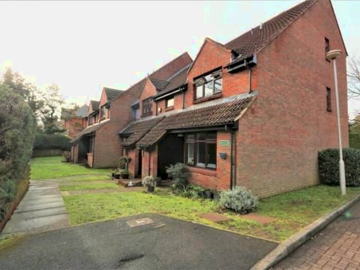 1 Bedroom Terraced House To Rent In Gordon Road, Camberley, GU15