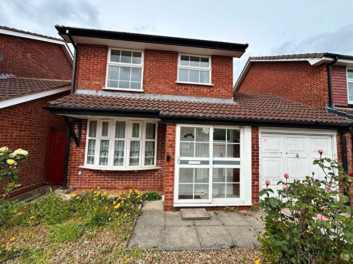 3 Bedroom Detached House For Sale In Hall Dale Close, Hall Green, Birmingham, B28