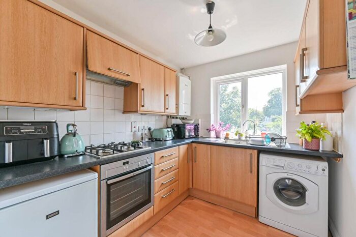 1 Bedroom Flat To Rent In Cavendish Road, Balham, London, SW12