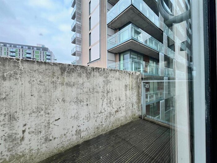 2 Bedroom Apartment To Rent In Spectrum, Block, Blackfriars Road, M3