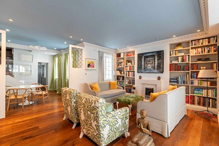 3 Bedroom Property To Rent In Queens Gate Mews, Kensington, SW7