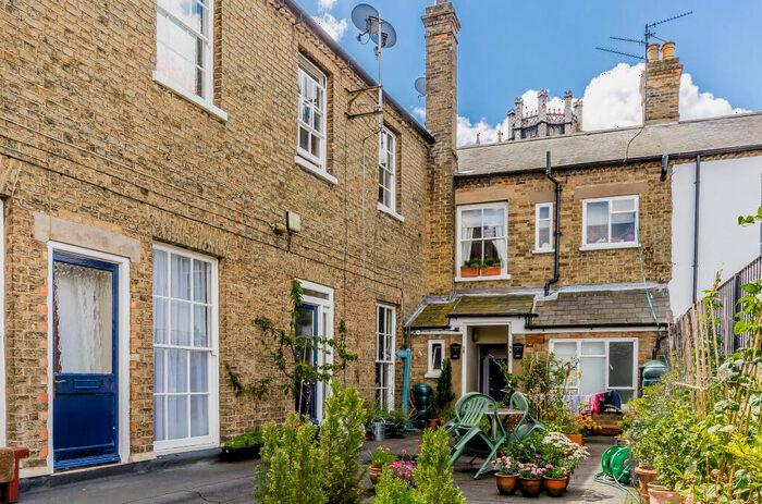 2 Bedroom Flat To Rent In High Street Back, Ely, CB7