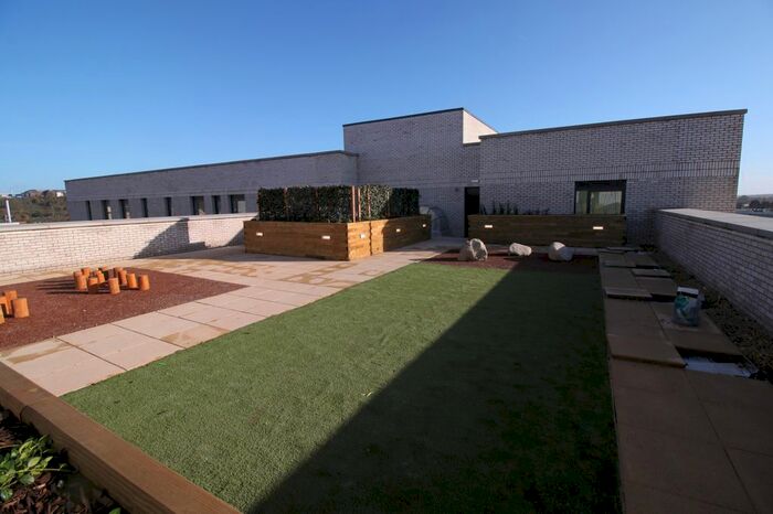 Studio To Rent In Kimpton Road, Luton, Bedfordshire LU2