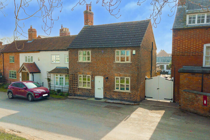 4 Bedroom Cottage For Sale In Rose Cottage & Annex, Main Street, Scarrington, NG13