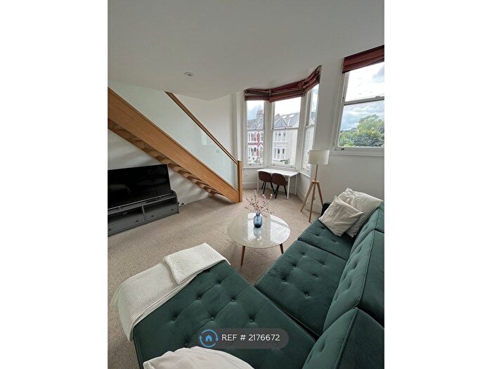 2 Bedroom Terraced House To Rent In London, London, SW4