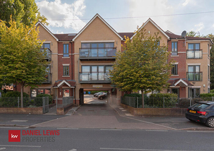 3 Bedroom Apartment To Rent In Buckhurst Way, Buckhurst Hill, IG9
