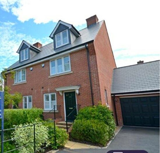 3 Bedroom Semi-Detached House To Rent In New Road, Ascot, SL5