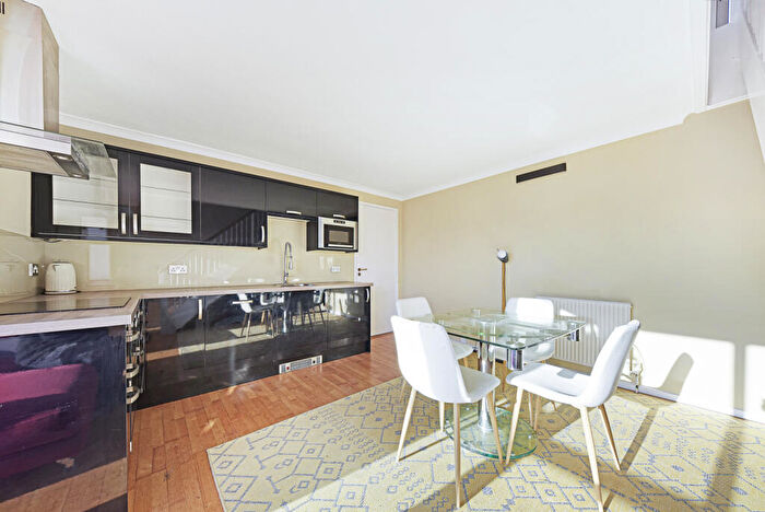 2 Bedroom Flat To Rent In Queen Of Denmark Court, Surrey Quays, SE16