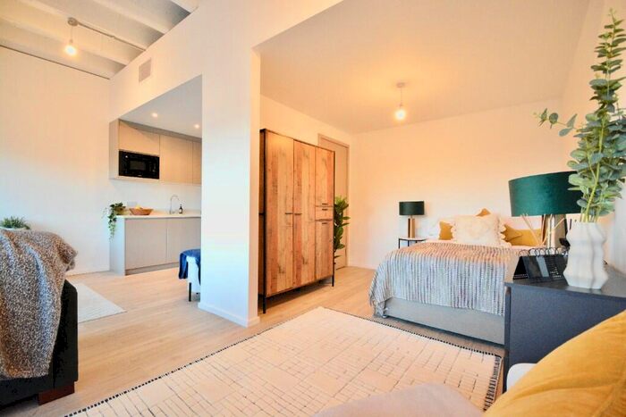 Studio To Rent In Elder Gate, Central Milton Keynes, MK9