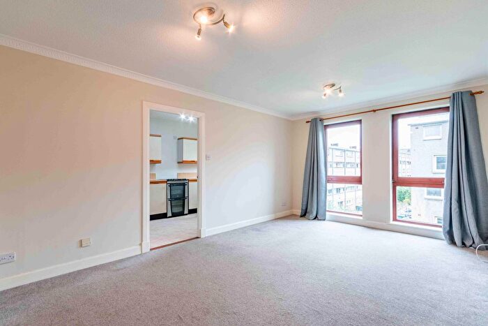 2 Bedroom Flat To Rent In Duddingston Mills, Edinburgh, EH8