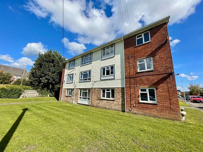 1 Bedroom Flat For Sale In Moonrakers, Devizes, SN10