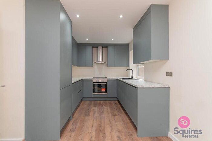 3 Bedroom Flat To Rent In Station Road, N11