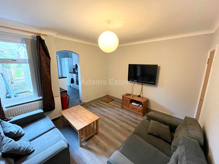 5 Bedroom Terraced House To Rent In Brighton Road, Reading, RG6