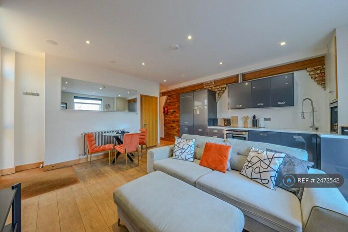 2 Bedroom Flat To Rent In St. Peters Mews, St. Albans, AL1