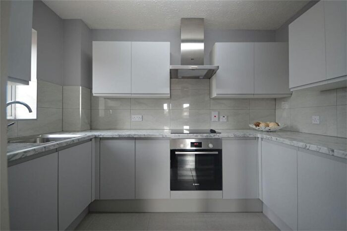 2 Bedroom Flat To Rent In Vicars Bridge Close, Alperton, HA0