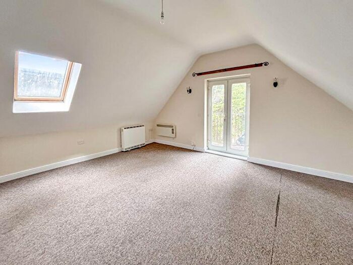 1 Bedroom Flat To Rent In West Wycombe Road, High Wycombe, HP12