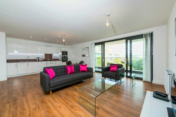 2 Bedroom Flat To Rent In Kingfisher Heights, Waterside Park, Royal Docks, E16