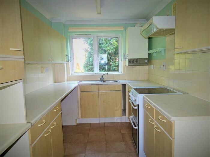 1 Bedroom Flat To Rent In Ashwood Avenue, Uxbridge, UB8