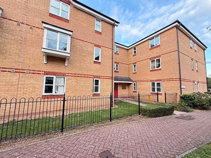 2 Bedroom Flat To Rent In Pickard Close, London, N14