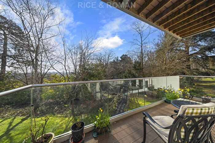 2 Bedroom Flat For Sale In Lynwood Village, Ascot, SL5