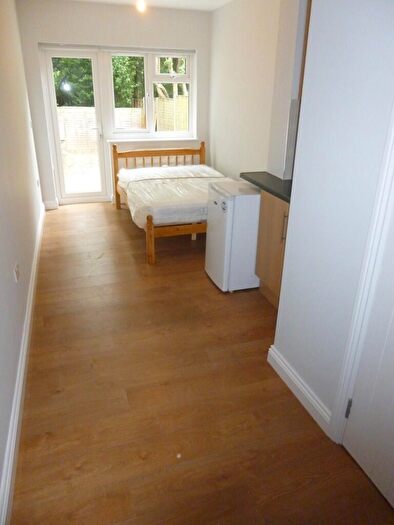 Studio To Rent In Brentmead Place, London, NW11