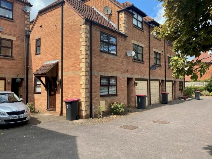2 Bedroom Property To Rent In Ferndale Court, Coventry Road, Coleshill, B46