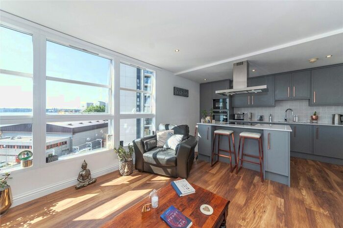 2 Bedroom Flat To Rent In Nova Court West, Yabsley Street, E14