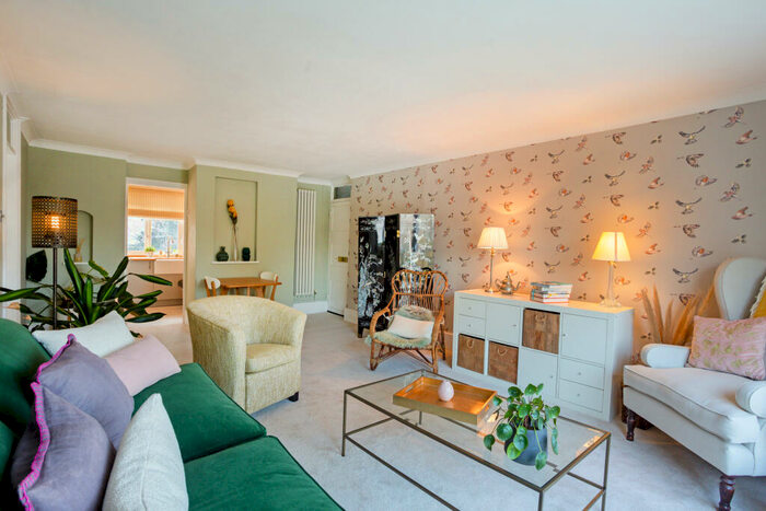 2 Bedroom Apartment To Rent In Berkeley Court, Weybridge, KT13