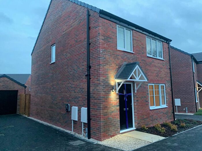 3 Bedroom House To Rent In Yew Close, Chesterfield, S42