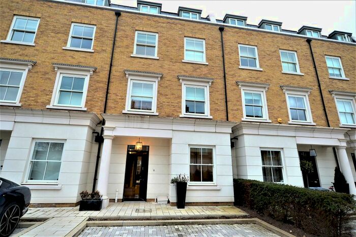 6 Bedroom Town House To Rent In Egerton Drive, Isleworth, TW7