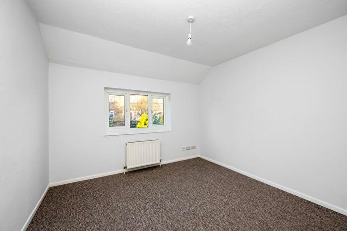 4 Bedroom Semi-Detached House To Rent In Stonery Close, Portslade, BN41