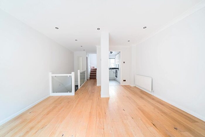 3 Bedroom Terraced House To Rent In Welland Mews, Wapping, E1W