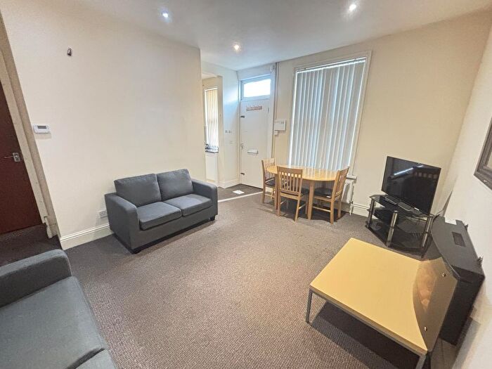 4 Bedroom Semi Detached House To Rent In Royal Park Mount, Leeds, LS6