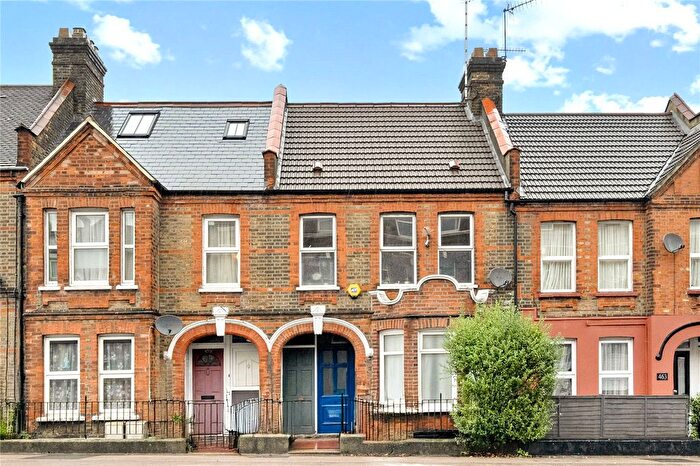 2 Bedroom Flat To Rent In Forest Road, Walthamstow, London, E17