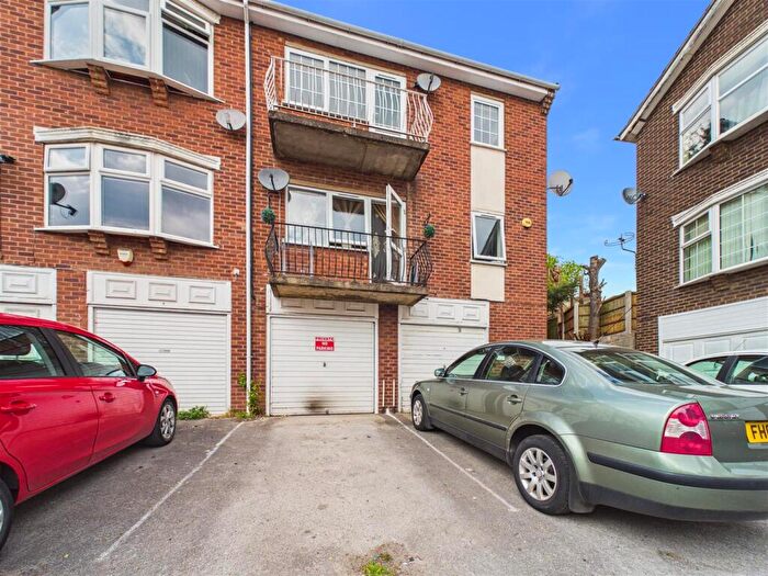 2 Bedroom Maisonette To Rent In Colwick Lodge, Whimsey Park, Carlton, Nottingham, NG4