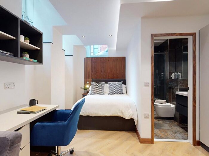 Apartment To Rent In Apt, Live Oasis Piccadilly #, M1