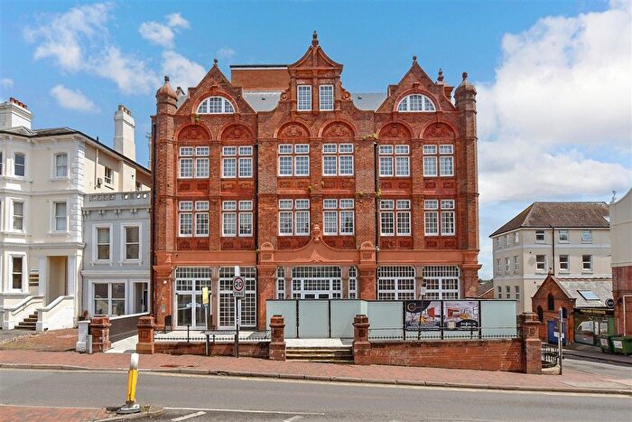 3 Bedroom Flat For Sale In Grosvenor Road, Tunbridge Wells, Kent, TN1