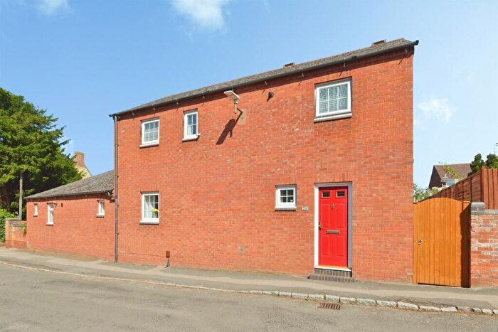 4 Bedroom Semi Detached House For Sale In Vicarage Road, Bradwell, Milton Keynes, MK13