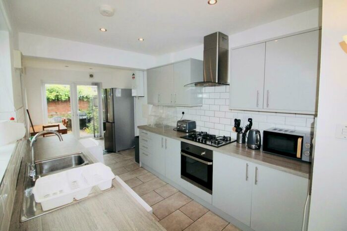 5 Bedroom House To Rent In Johnson Road, Nottingham, NG7