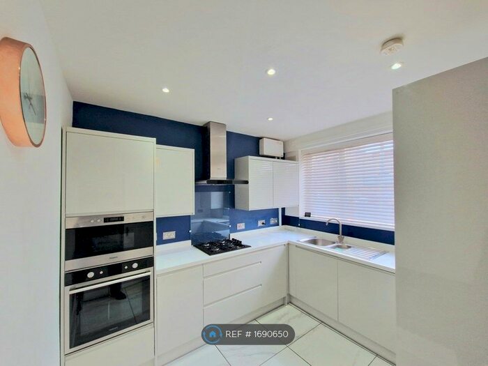 3 Bedroom Terraced House To Rent In Old Mill Street, Manchester, M4